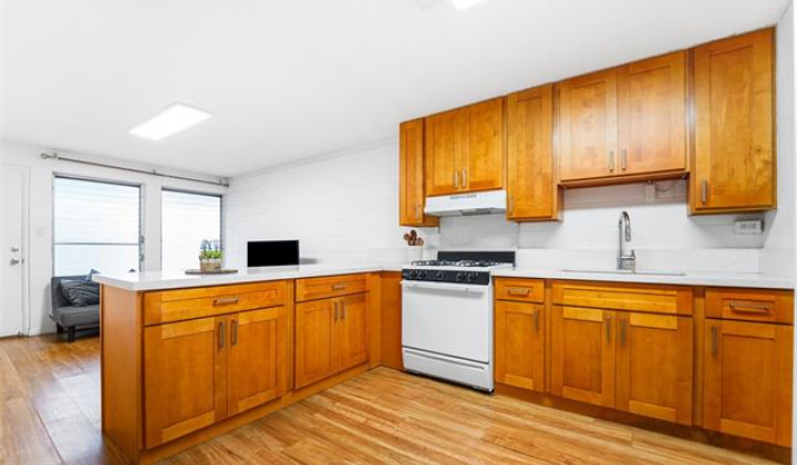 2501 Coyne Street,Honolulu,Hawaii,96826,3 Bedrooms Bedrooms,1 BathroomBathrooms,Condo/Townhouse,Coyne,1,19230944