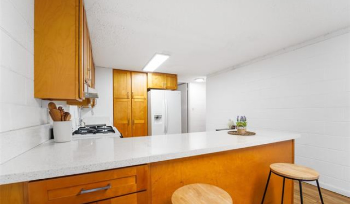 2501 Coyne Street,Honolulu,Hawaii,96826,3 Bedrooms Bedrooms,1 BathroomBathrooms,Condo/Townhouse,Coyne,1,19230944