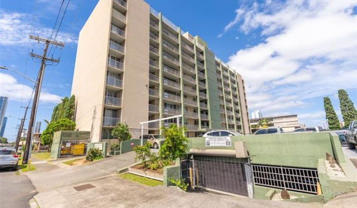 1326 Keeaumoku Street,Honolulu,Hawaii,96814,1 Bedroom Bedrooms,1 BathroomBathrooms,Condo/Townhouse,Keeaumoku,3,19233363