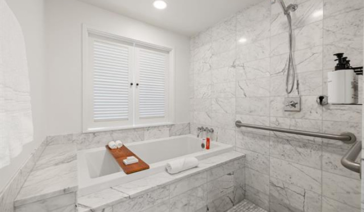 223 Saratoga Road,Honolulu,Hawaii,96815,2 Bedrooms Bedrooms,1 BathroomBathrooms,Condo/Townhouse,Saratoga,33,18077461