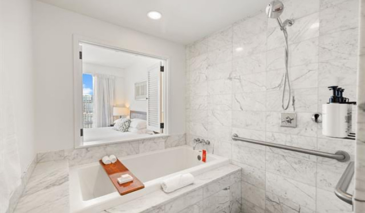 223 Saratoga Road,Honolulu,Hawaii,96815,2 Bedrooms Bedrooms,1 BathroomBathrooms,Condo/Townhouse,Saratoga,33,18077461