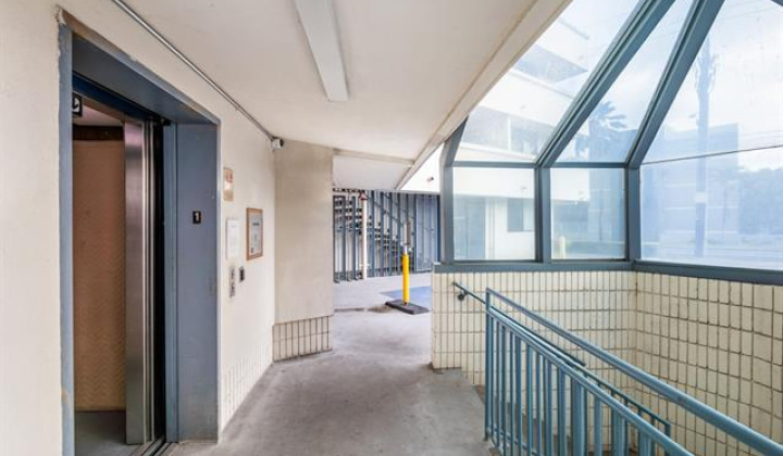 2860 Waialae Avenue,Honolulu,Hawaii,96826,1 Bedroom Bedrooms,1 BathroomBathrooms,Condo/Townhouse,Waialae,3,18077929