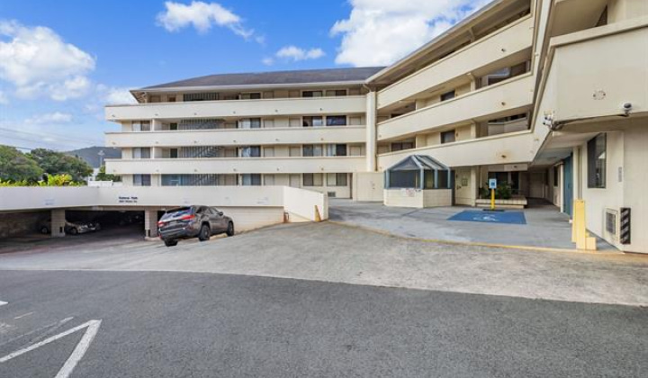 2860 Waialae Avenue,Honolulu,Hawaii,96826,1 Bedroom Bedrooms,1 BathroomBathrooms,Condo/Townhouse,Waialae,3,18077929