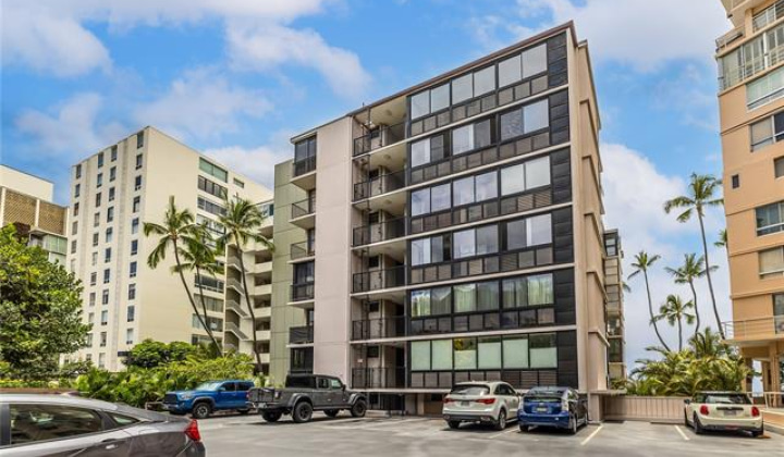 2987 Kalakaua Avenue,Honolulu,Hawaii,96815,1 Bedroom Bedrooms,1 BathroomBathrooms,Condo/Townhouse,Kalakaua,2,18078735
