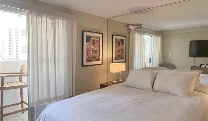2450 Prince Edward Street,Honolulu,Hawaii,96815,1 BathroomBathrooms,Condo/Townhouse,Prince Edward,9,18079230