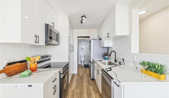 1069 Spencer Street,Honolulu,Hawaii,96822,2 Bedrooms Bedrooms,1 BathroomBathrooms,Condo/Townhouse,Spencer,10,18085006