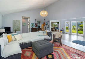 587 Pakala Street,Honolulu,Hawaii,96825,5 ベッドルーム ベッドルーム,3 バスルームバスルーム,一戸建て,Pakala,18085776