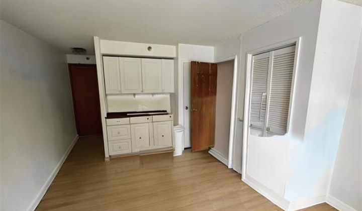 300 Wai Nani Way,Honolulu,Hawaii,96815,1 BathroomBathrooms,Condo/Townhouse,Wai Nani,9,18087274
