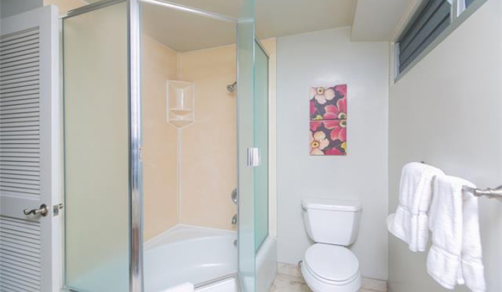 2161 Kalia Road,Honolulu,Hawaii,96815,1 Bedroom Bedrooms,1 BathroomBathrooms,Condo/Townhouse,Kalia,13,18088744