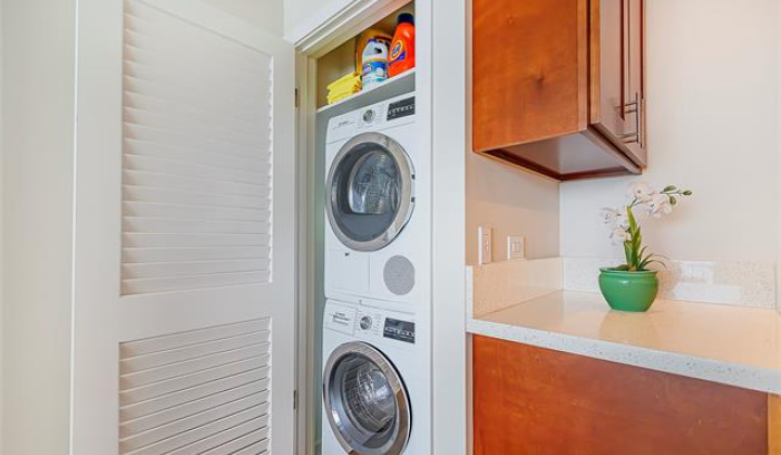2999 Kalakaua Avenue,Honolulu,Hawaii,96815,1 Bedroom Bedrooms,1 BathroomBathrooms,Condo/Townhouse,Kalakaua,2,18091100