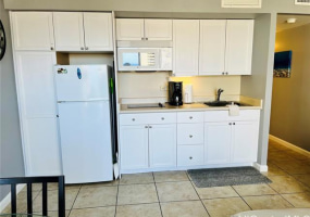 2440 Kuhio Avenue,Honolulu,Hawaii,96815,1 Bedroom Bedrooms,1 BathroomBathrooms,Condo/Townhouse,Kuhio,8,18095470