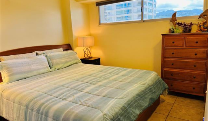 2440 Kuhio Avenue,Honolulu,Hawaii,96815,1 Bedroom Bedrooms,1 BathroomBathrooms,Condo/Townhouse,Kuhio,8,18095470