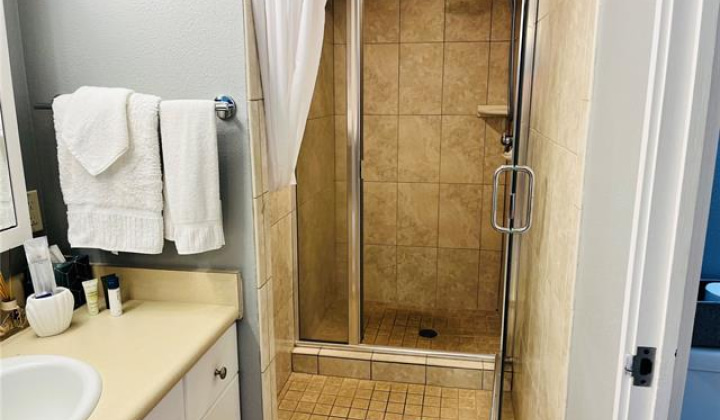2440 Kuhio Avenue,Honolulu,Hawaii,96815,1 Bedroom Bedrooms,1 BathroomBathrooms,Condo/Townhouse,Kuhio,8,18095470