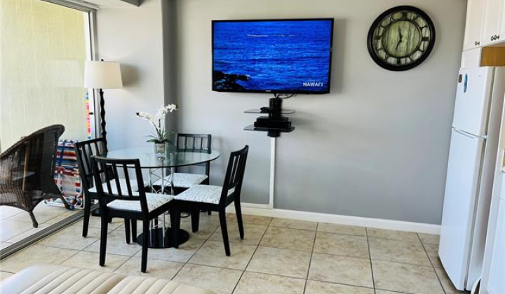 2440 Kuhio Avenue,Honolulu,Hawaii,96815,1 Bedroom Bedrooms,1 BathroomBathrooms,Condo/Townhouse,Kuhio,8,18095470