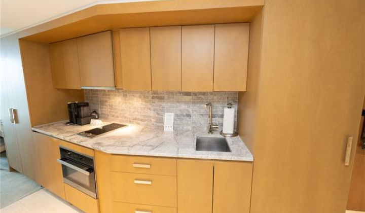 383 Kalaimoku Street,Honolulu,Hawaii,96815,1 BathroomBathrooms,Condo/Townhouse,Kalaimoku,16,18095605