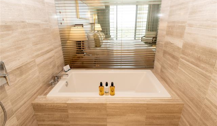 383 Kalaimoku Street,Honolulu,Hawaii,96815,1 BathroomBathrooms,Condo/Townhouse,Kalaimoku,16,18095605