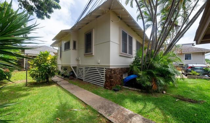 3811 Waialae Avenue,Honolulu,Hawaii,96816,8 Bedrooms Bedrooms,4 BathroomsBathrooms,Single family,Waialae,18096018