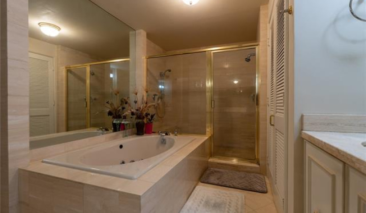 1080 Beretania Street,Honolulu,Hawaii,96814,3 ベッドルーム ベッドルーム,2 バスルームバスルーム,コンド / タウンハウス,Beretania,11,18096303