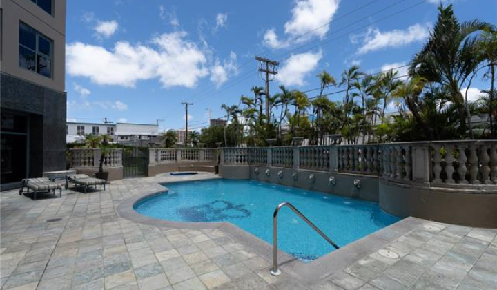 1080 Beretania Street,Honolulu,Hawaii,96814,3 ベッドルーム ベッドルーム,2 バスルームバスルーム,コンド / タウンハウス,Beretania,11,18096303
