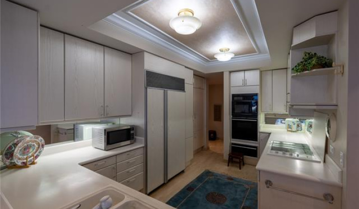 1080 Beretania Street,Honolulu,Hawaii,96814,3 ベッドルーム ベッドルーム,2 バスルームバスルーム,コンド / タウンハウス,Beretania,11,18096303