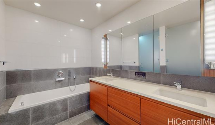 1108 Auahi Street,Honolulu,Hawaii,96814,3 Bedrooms Bedrooms,3 BathroomsBathrooms,Condo/Townhouse,Auahi,32,18100334