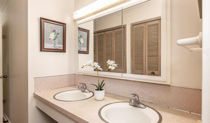 289 Panio Street,Honolulu,Hawaii,96821,4 Bedrooms Bedrooms,2 BathroomsBathrooms,Single family,Panio,18101001