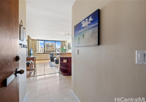 430 Lewers Street,Honolulu,Hawaii,96815,1 Bedroom Bedrooms,1 BathroomBathrooms,Condo/Townhouse,Lewers,15,18101099