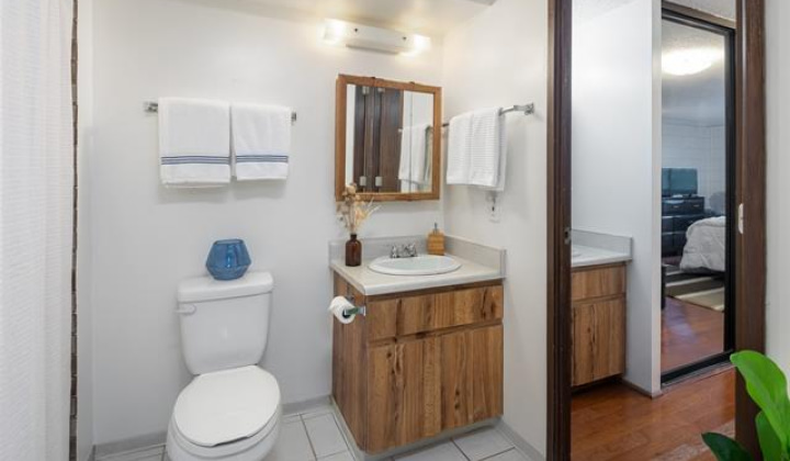 1720 Huna Street,Honolulu,Hawaii,96817,2 Bedrooms Bedrooms,1 BathroomBathrooms,Condo/Townhouse,Huna,5,18106392