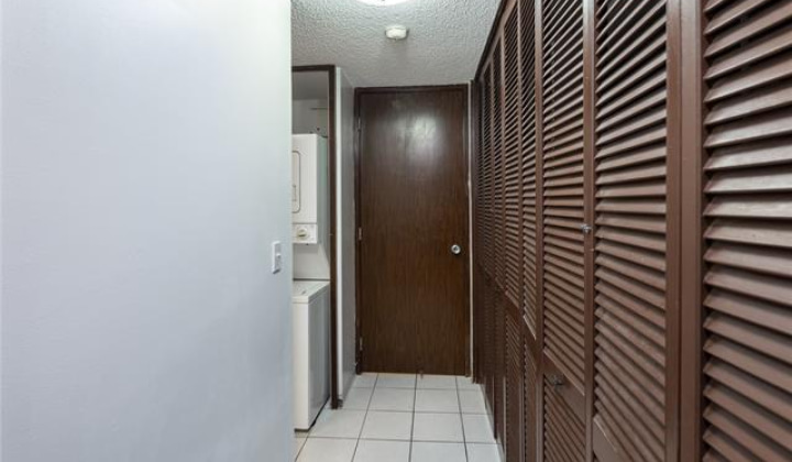 1720 Huna Street,Honolulu,Hawaii,96817,2 Bedrooms Bedrooms,1 BathroomBathrooms,Condo/Townhouse,Huna,5,18106392