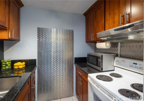 1720 Huna Street,Honolulu,Hawaii,96817,2 Bedrooms Bedrooms,1 BathroomBathrooms,Condo/Townhouse,Huna,5,18106392