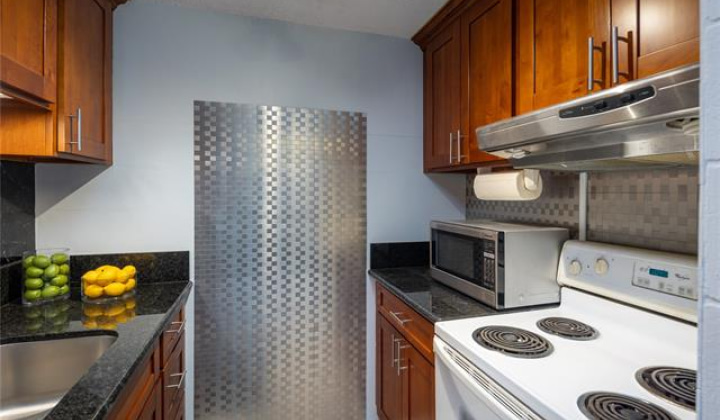 1720 Huna Street,Honolulu,Hawaii,96817,2 Bedrooms Bedrooms,1 BathroomBathrooms,Condo/Townhouse,Huna,5,18106392