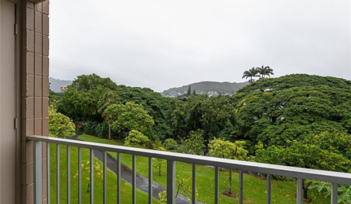 1720 Huna Street,Honolulu,Hawaii,96817,2 Bedrooms Bedrooms,1 BathroomBathrooms,Condo/Townhouse,Huna,5,18106392