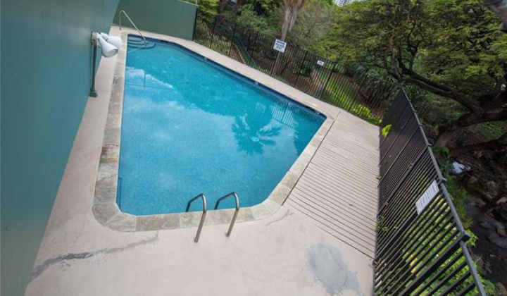 1720 Huna Street,Honolulu,Hawaii,96817,2 Bedrooms Bedrooms,1 BathroomBathrooms,Condo/Townhouse,Huna,5,18106392