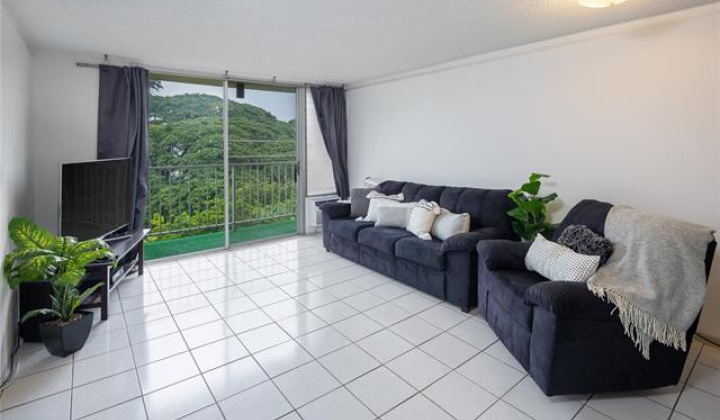 1720 Huna Street,Honolulu,Hawaii,96817,2 Bedrooms Bedrooms,1 BathroomBathrooms,Condo/Townhouse,Huna,5,18106392
