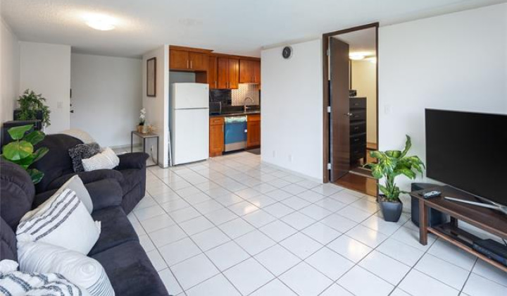 1720 Huna Street,Honolulu,Hawaii,96817,2 Bedrooms Bedrooms,1 BathroomBathrooms,Condo/Townhouse,Huna,5,18106392