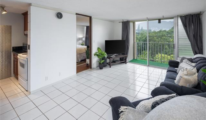 1720 Huna Street,Honolulu,Hawaii,96817,2 Bedrooms Bedrooms,1 BathroomBathrooms,Condo/Townhouse,Huna,5,18106392