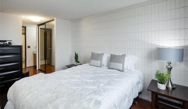 1720 Huna Street,Honolulu,Hawaii,96817,2 Bedrooms Bedrooms,1 BathroomBathrooms,Condo/Townhouse,Huna,5,18106392