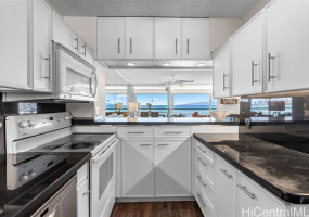 2877 Kalakaua Avenue,Honolulu,Hawaii,96815,2 Bedrooms Bedrooms,1 BathroomBathrooms,Condo/Townhouse,Kalakaua,5,18109313