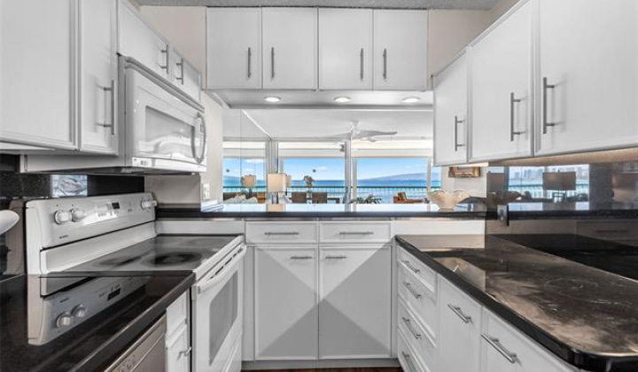 2877 Kalakaua Avenue,Honolulu,Hawaii,96815,2 Bedrooms Bedrooms,1 BathroomBathrooms,Condo/Townhouse,Kalakaua,5,18109313