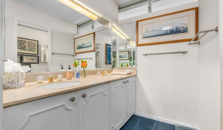 2877 Kalakaua Avenue,Honolulu,Hawaii,96815,2 Bedrooms Bedrooms,1 BathroomBathrooms,Condo/Townhouse,Kalakaua,5,18109313