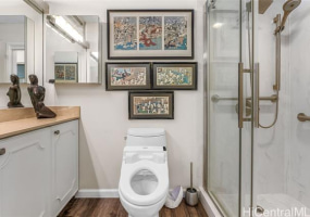2877 Kalakaua Avenue,Honolulu,Hawaii,96815,2 Bedrooms Bedrooms,1 BathroomBathrooms,Condo/Townhouse,Kalakaua,5,18109313
