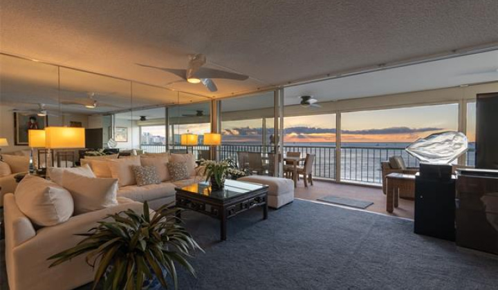 2877 Kalakaua Avenue,Honolulu,Hawaii,96815,2 Bedrooms Bedrooms,1 BathroomBathrooms,Condo/Townhouse,Kalakaua,5,18109313