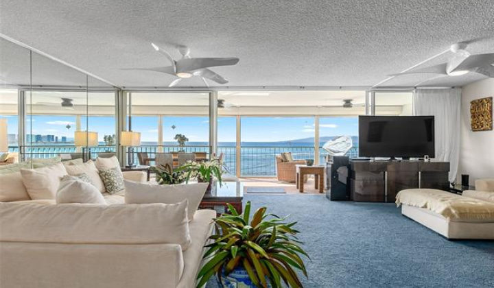 2877 Kalakaua Avenue,Honolulu,Hawaii,96815,2 Bedrooms Bedrooms,1 BathroomBathrooms,Condo/Townhouse,Kalakaua,5,18109313