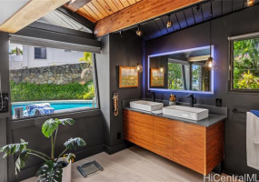 1826 Laukahi Street,Honolulu,Hawaii,96821,4 ベッドルーム ベッドルーム,3 バスルームバスルーム,一戸建て,Laukahi,18573318