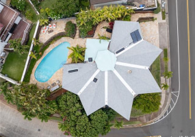 1826 Laukahi Street,Honolulu,Hawaii,96821,4 ベッドルーム ベッドルーム,3 バスルームバスルーム,一戸建て,Laukahi,18573318
