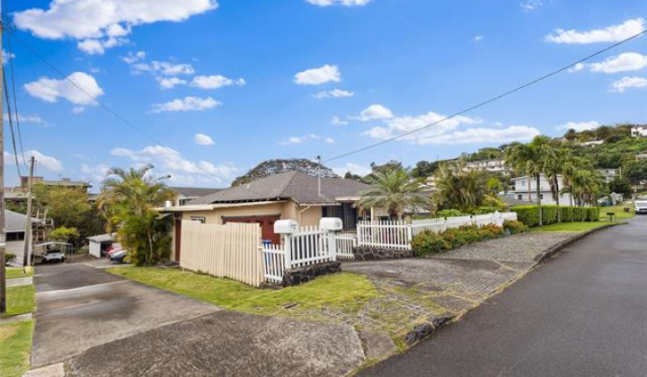 709 Twin View Drive,Honolulu,Hawaii,96817,5 Bedrooms Bedrooms,4 BathroomsBathrooms,Single family,Twin View,19285015
