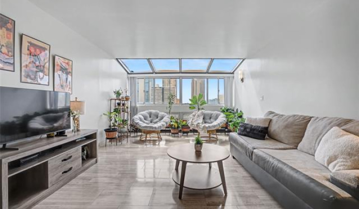 500 University Avenue,Honolulu,Hawaii,96826,3 Bedrooms Bedrooms,2 BathroomsBathrooms,Condo/Townhouse,University,9,19285576