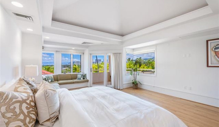 3124 Noela Drive,Honolulu,Hawaii,96815,5 Bedrooms Bedrooms,5 BathroomsBathrooms,Single family,Noela,18122199