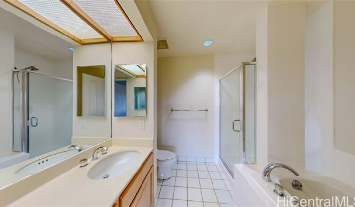 1355 Moanalualani Place,Honolulu,Hawaii,96819,2 ベッドルーム ベッドルーム,2 バスルームバスルーム,コンド / タウンハウス,Moanalualani,3,18123059