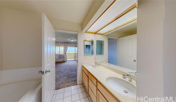 1355 Moanalualani Place,Honolulu,Hawaii,96819,2 ベッドルーム ベッドルーム,2 バスルームバスルーム,コンド / タウンハウス,Moanalualani,3,18123059